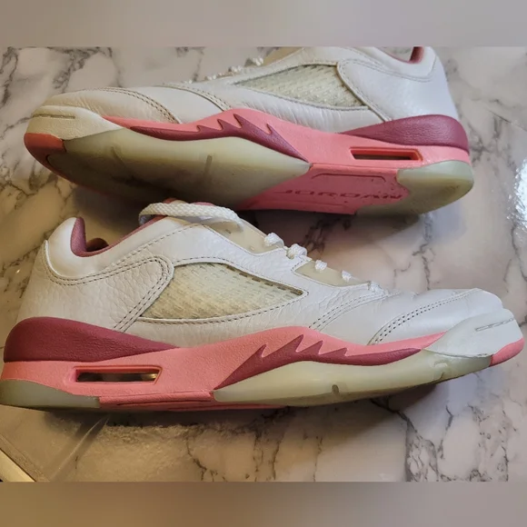 JORDANS.. youth, pink and white.. - Picture 4 of 6